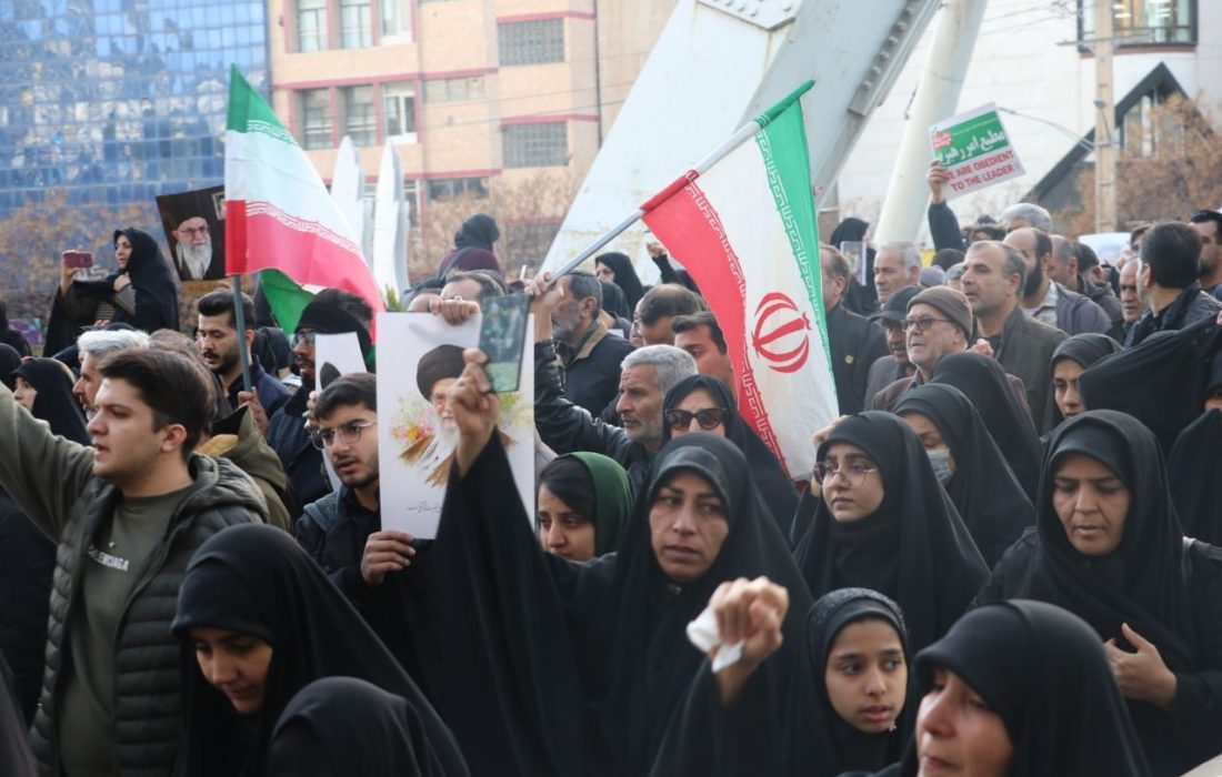 تجمع مردم خرم آباد در عزای رهبر مسلمین جهان