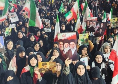 «اتحاد مقدس» ابزار مقابله با زورگویان است