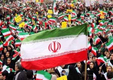 خون شهدا ملت ایران را متحد کرد