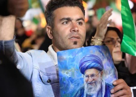 حماسه حضور خرم آبادی ها در سنگر خیابان