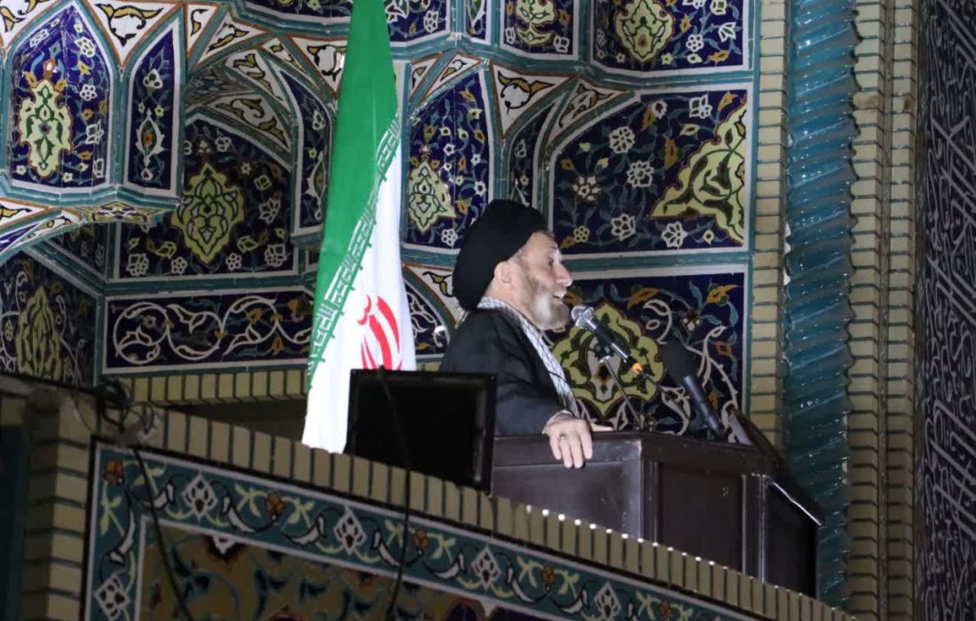 هدف دشمن وارونه جلوه دادن حقایق است