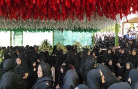 شهدا به ما درس ایستادگی دادند