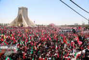 پیکر رهبر شهید در میدان آزادی
