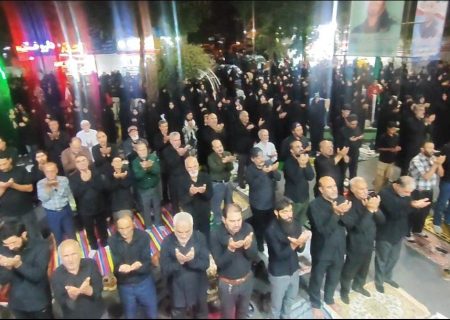 نماز استغاثه به امام زمان (عج) در تجمع شبانه خرم آباد اقامه شد