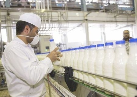 کارگران کارخانه پگاه در سنگر تولید ایستادگی کردند