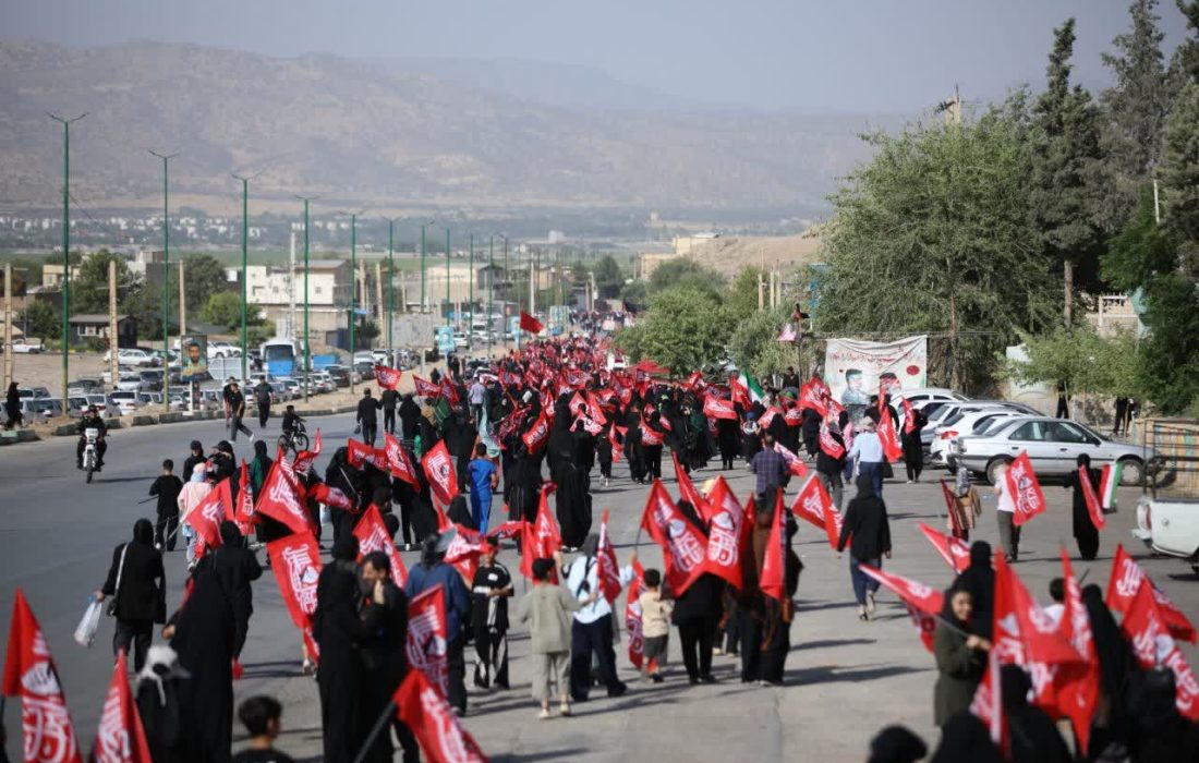 جاماندگان اربعین خرمآباد همقدم شدند