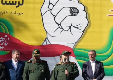 ملت ایران در جبهه حق ایستادگی می‌کنند