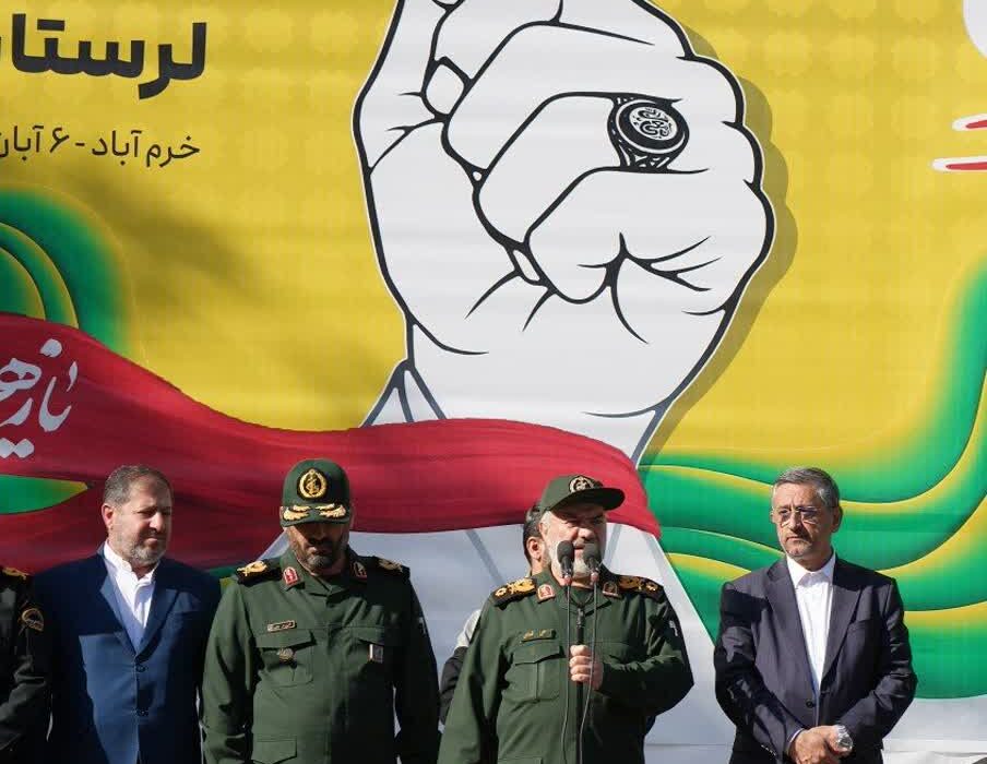 ملت ایران در جبهه حق ایستادگی میکنند